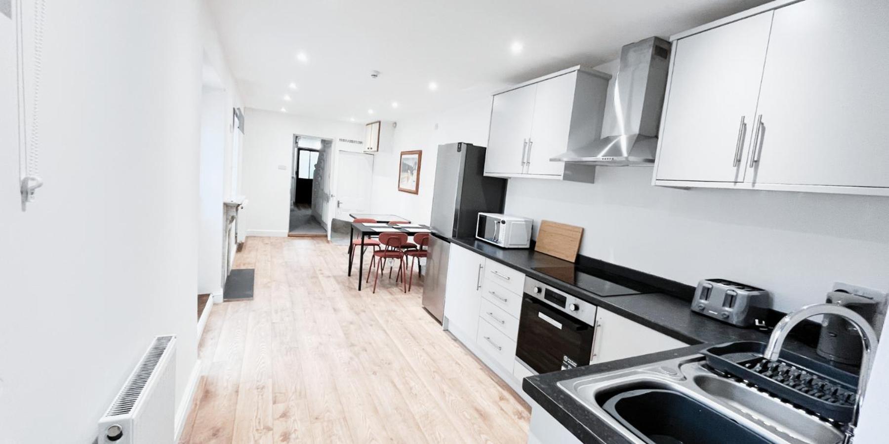 Spacious Room In Modern House Near 诺丁汉 外观 照片