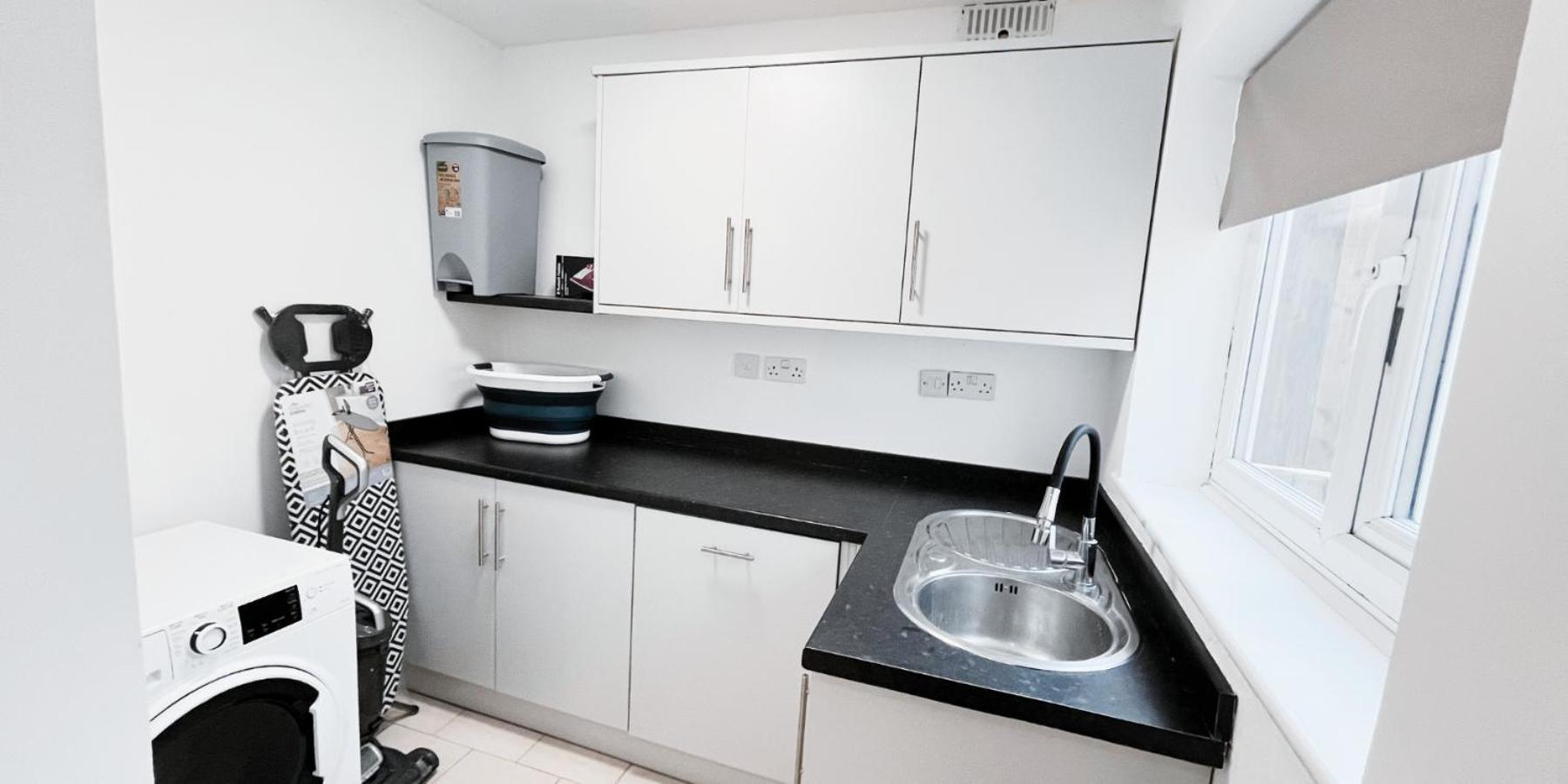 Spacious Room In Modern House Near 诺丁汉 外观 照片