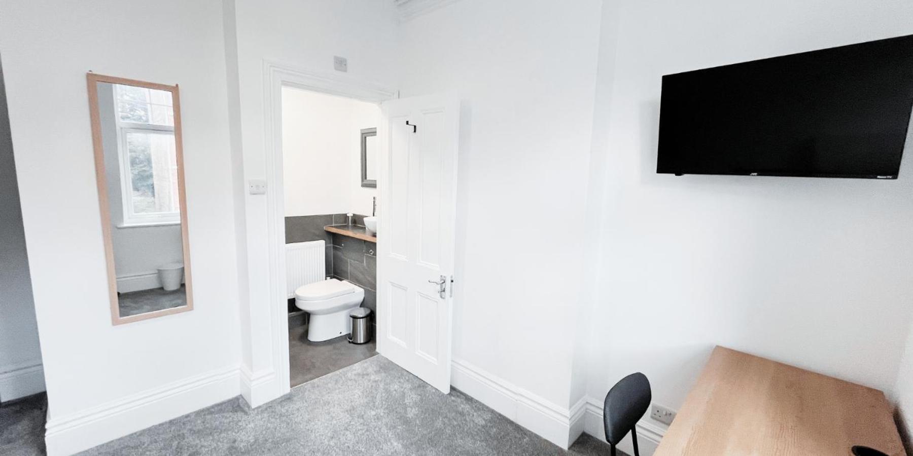 Spacious Room In Modern House Near 诺丁汉 外观 照片